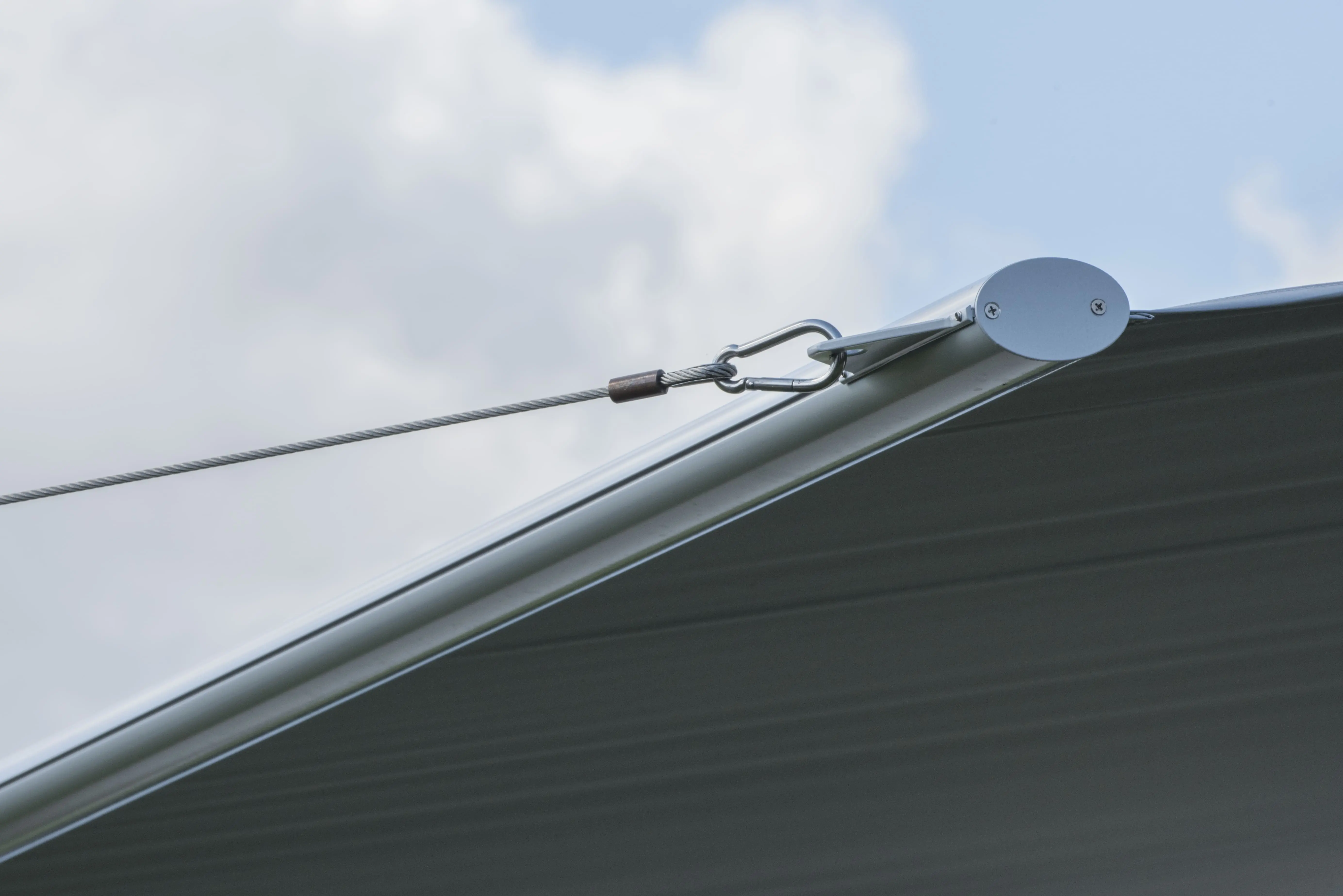 The awning fabric is held and supported by our bottom bar. For more stability.
