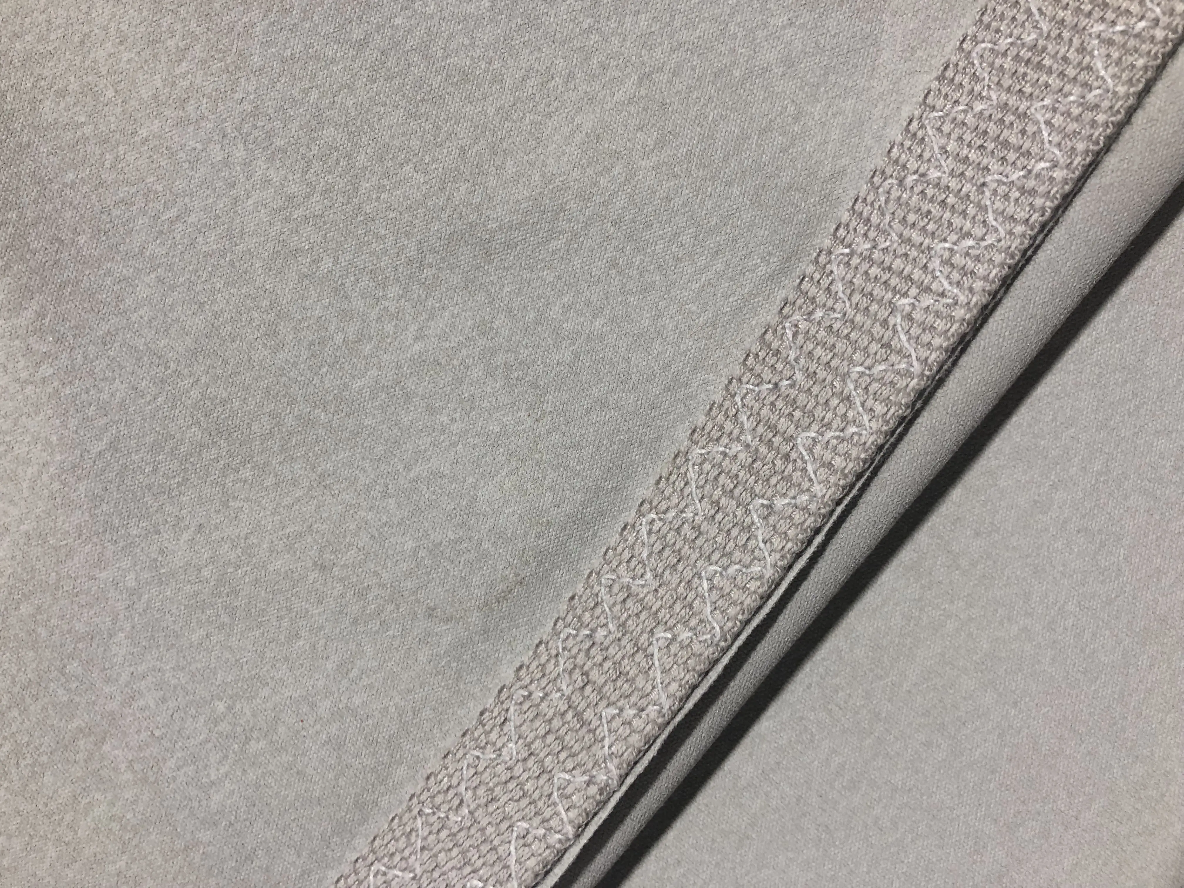The awning fabric is additionally reinforced on the side edges with a special tape to ensure the tension of the fabric.