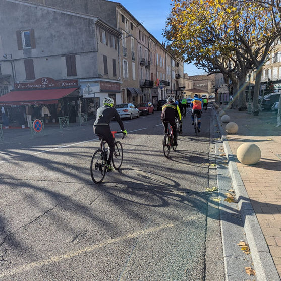 Sortie Cyclos Nyonsais (Nyons-Richerenches) Environ 25 au départ, 2 groupes dont 18 cyclos pour le groupe 2