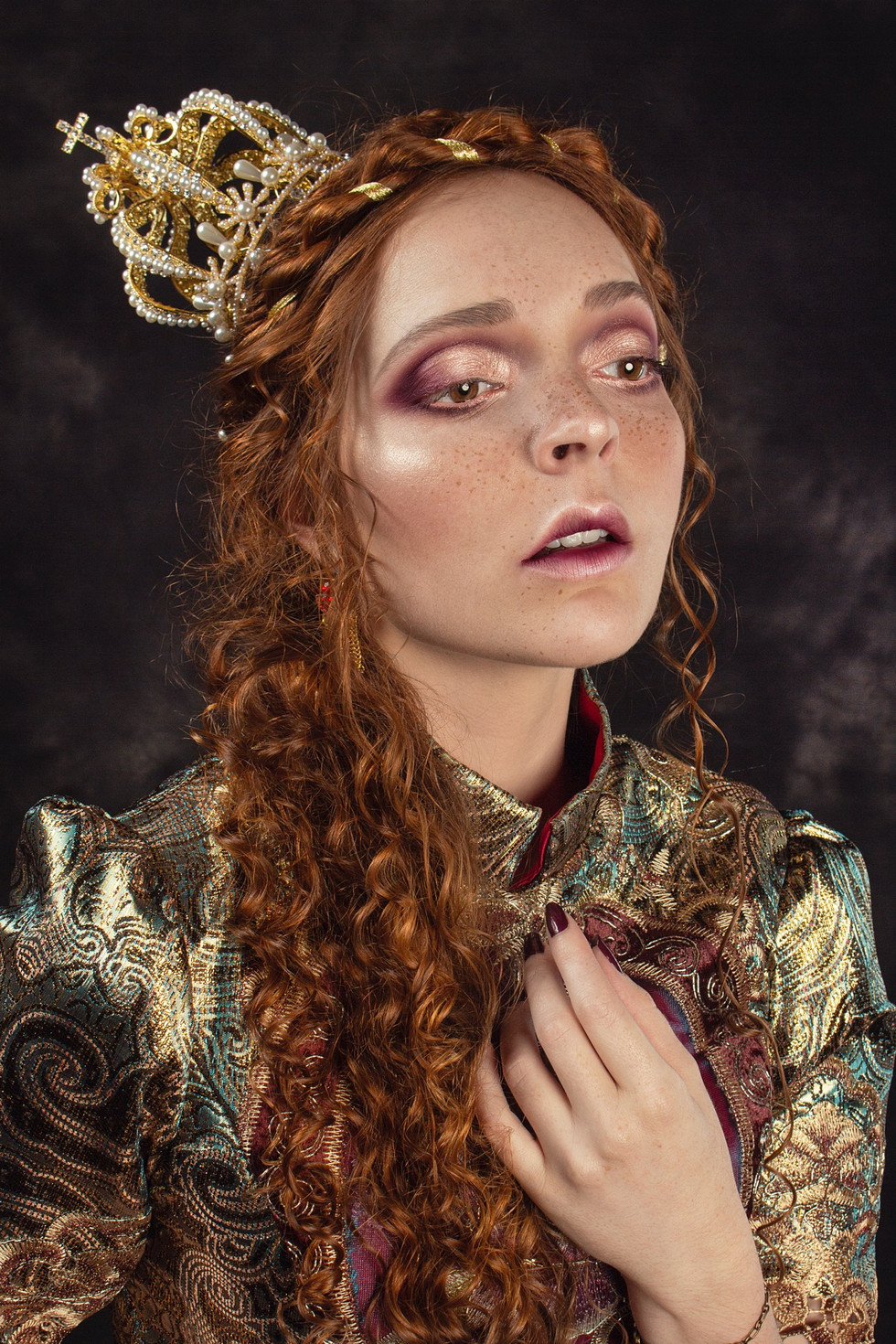 Editorial Stylish Magazine "Fashion Shines On"