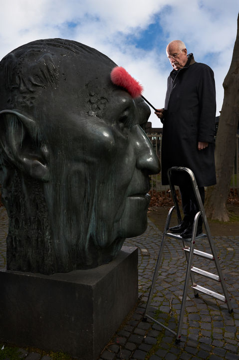 Konrad Adenauer Denkmal vor dem Kanzleramt in Bonn.