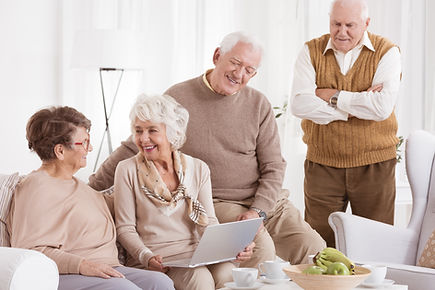 elder-woman-uses-laptop-P7HXE7M.jpg
