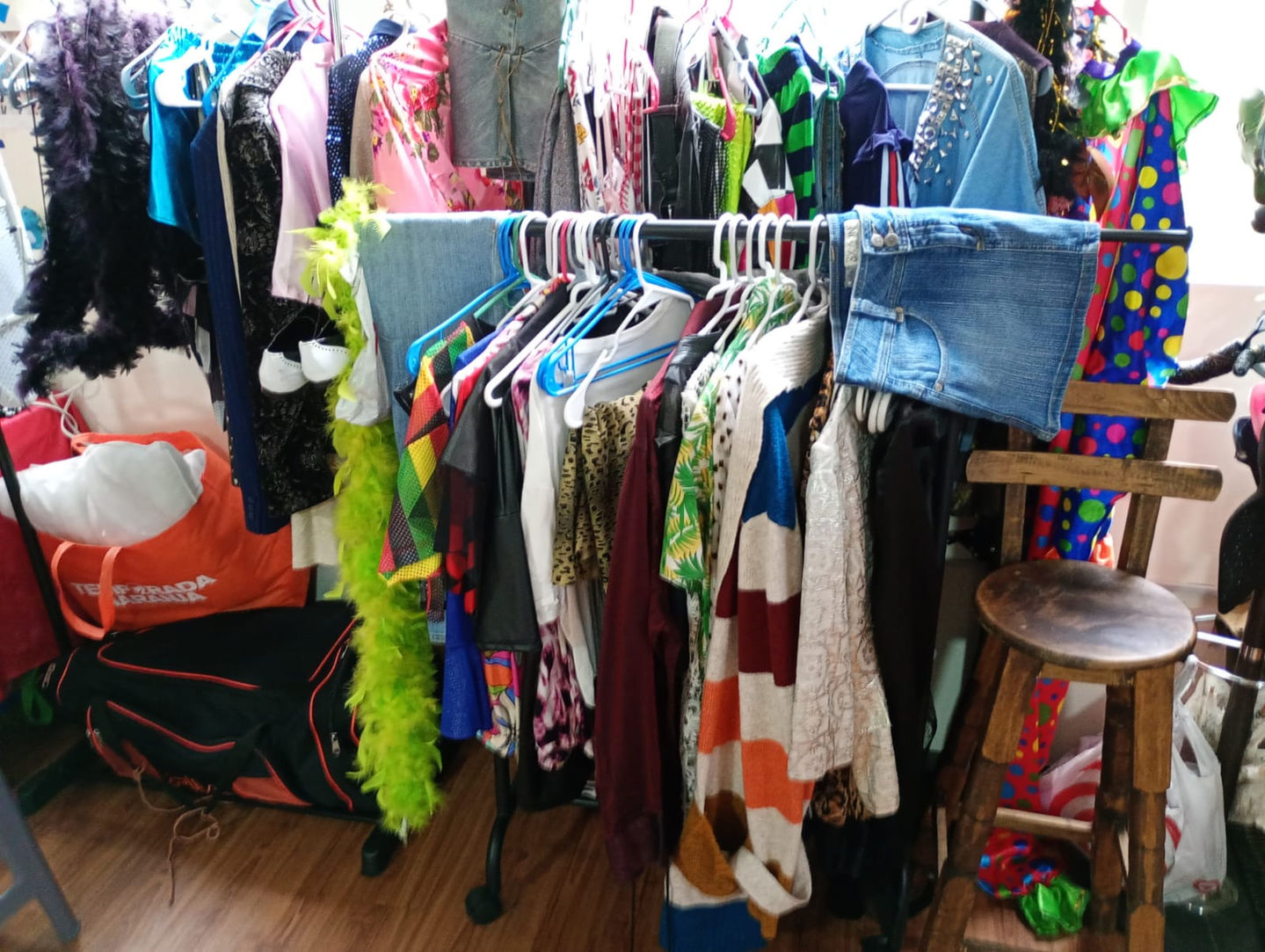 vestuario disponible en la renta del espacio