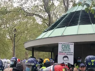 Doctor arrested for speaking after riot police break up peaceful assembly in Trafalgar Square