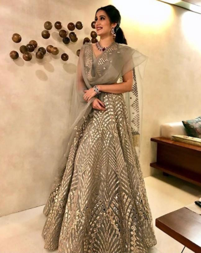 Sagarika’s lehenga by Falguni Shane Peacock in pastel color