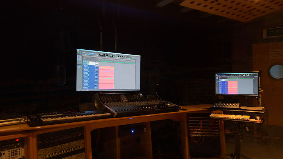 *Aesthetic Studio*!