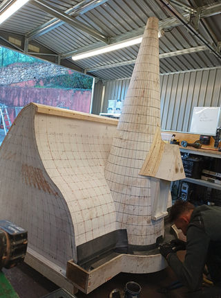 Jérémy Morigny Zinguerie JMA couvreur ornemaniste zingueur artisan d'art sur la côte d'azur, nice, vence et bassin méditerrannéen candidat au concours de l'un des meilleurs ouvriers de france en 2022 avec une maquette