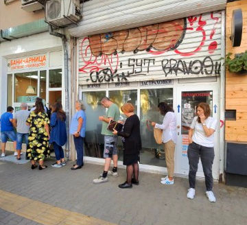 Stop Being a Tourist: The 5-Step Guide to Living Like a Local, Anywhere in the World