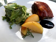 Maialino da latte alla plancia con patat