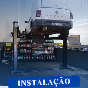 Montagem de elevador automotivo em oficina da LubriBand, em Bandeirantes–PR. Equipamento instalado conforme a NR-12, com estrutura metálica, braços de elevação e sistemas de segurança, garantindo operação segura e eficiente no dia a dia da oficina.