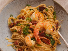 Linguine com Camarões e Chorizo Espanhol