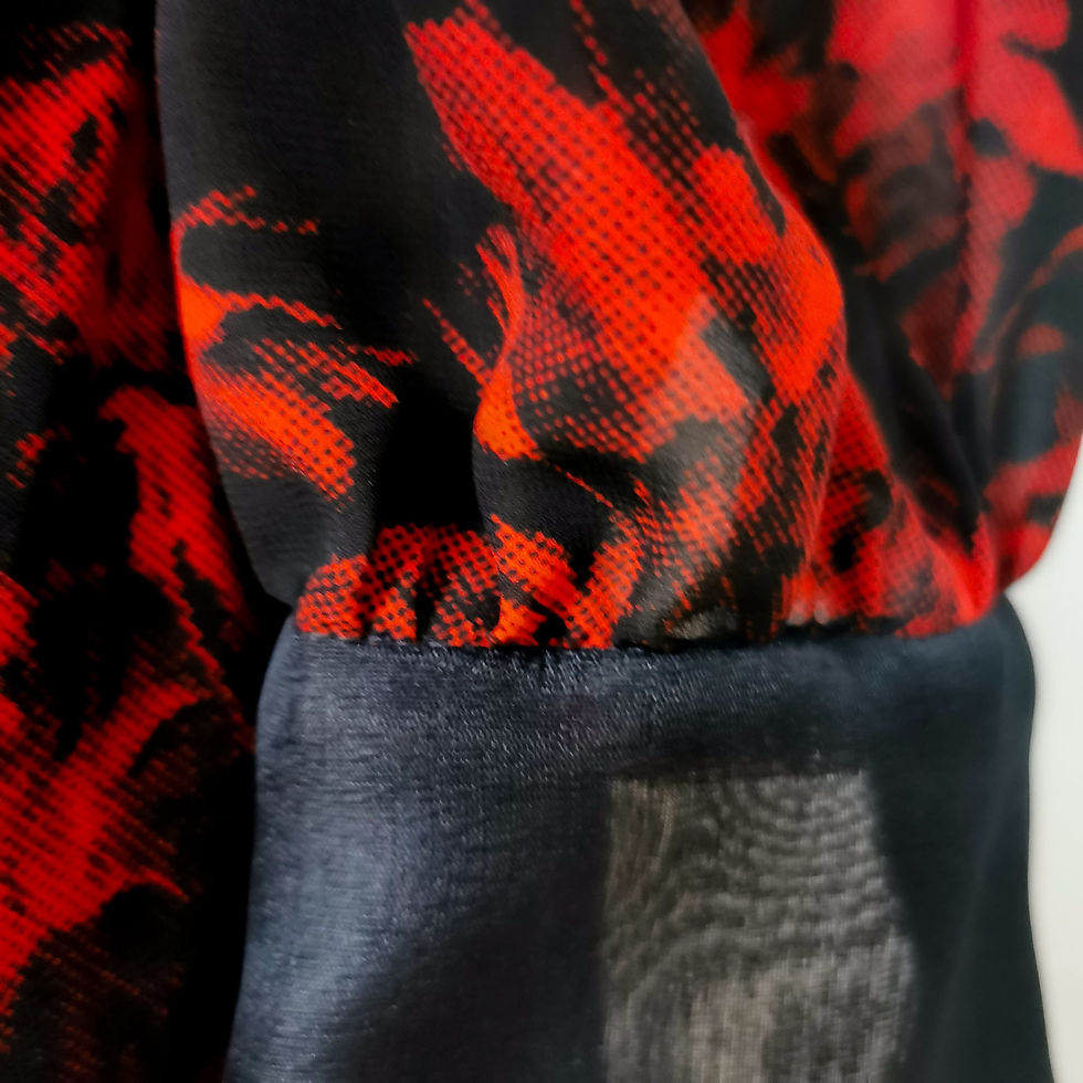 Thumbnail: Printed floral qipao with long sleeves in red and black