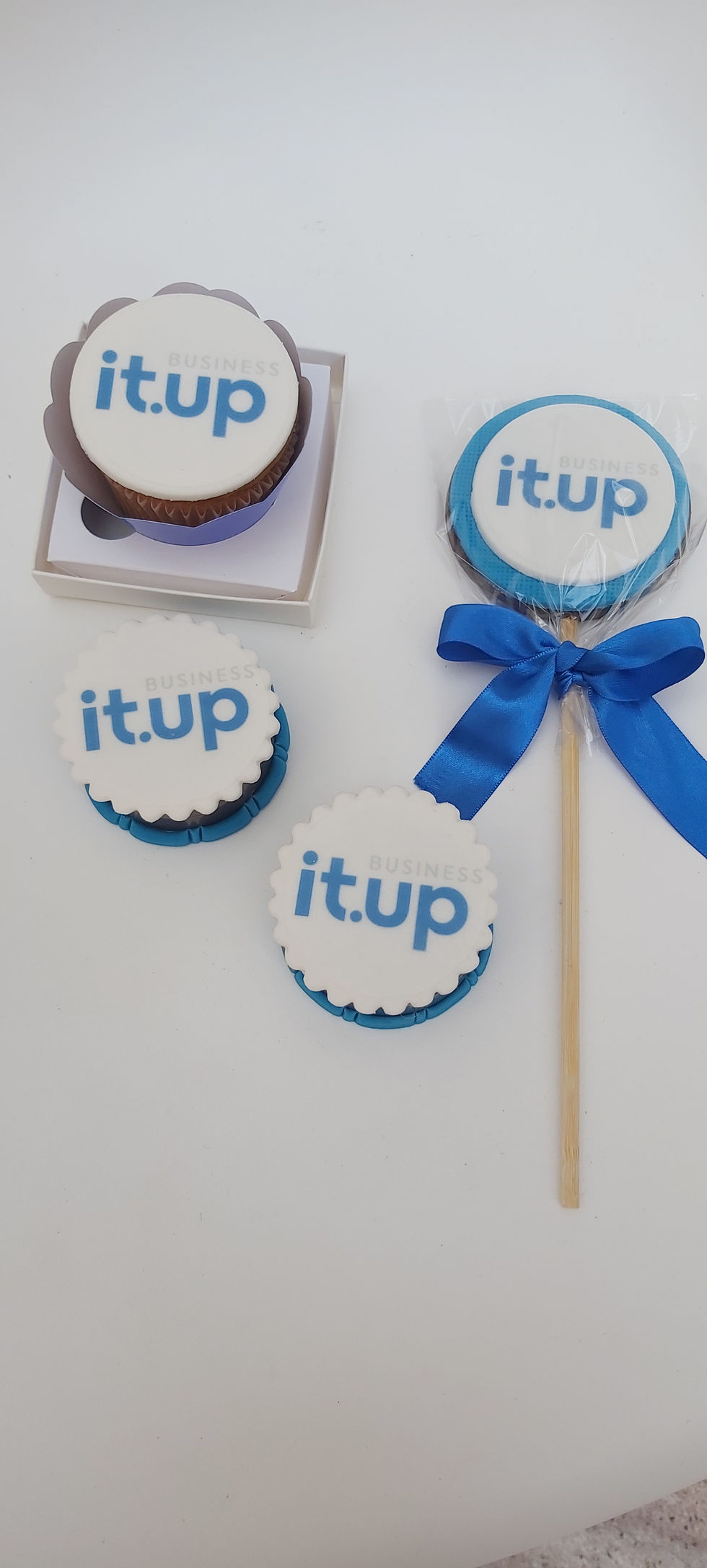 Kit de Doces Personalizados It Up - Pirulitos, Pão de Mel e Cupcake