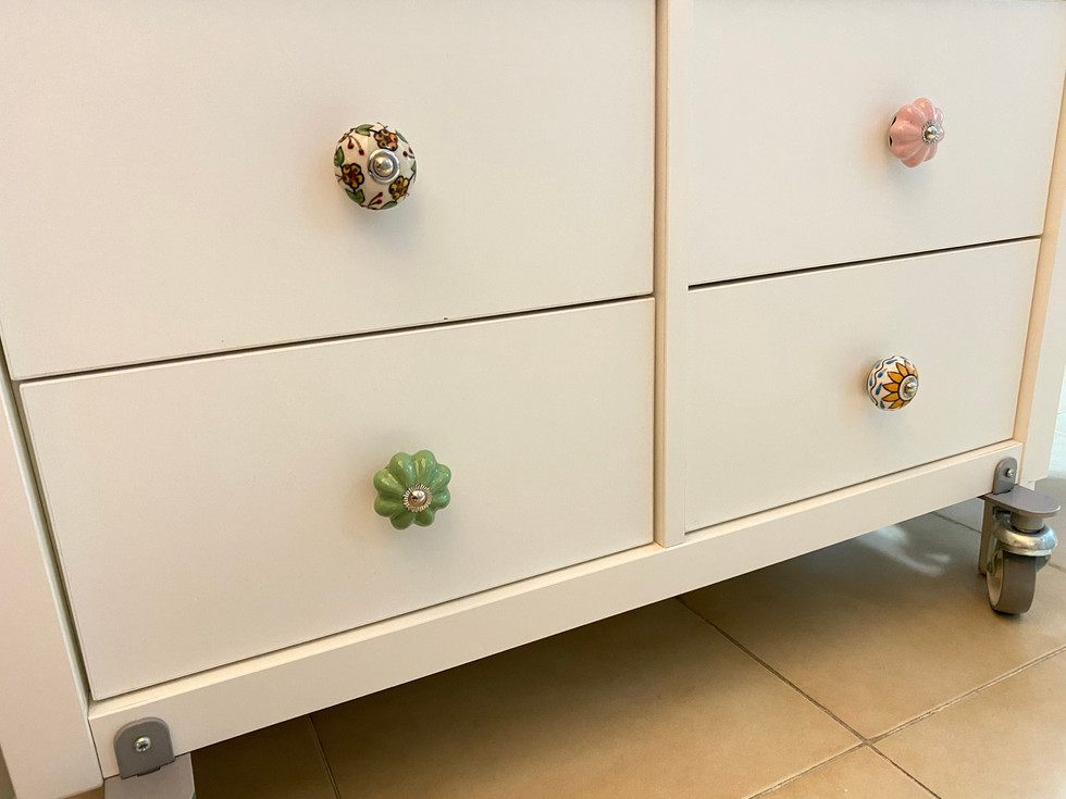 שדרוג שידת מגירות