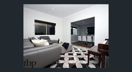 31 Conda Place Carindale Living Room
