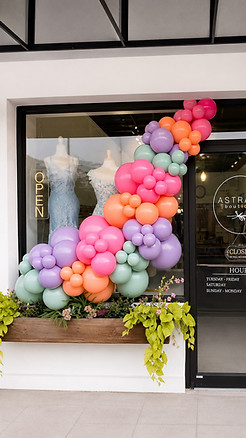 corporate-boutique-balloon-decor-storefont-balloon-garland.jpeg