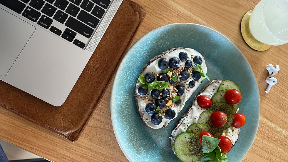 Discover recipes for healthy, quick and delicious breakfasts, packed with essential nutrients. Perfect for athletes and active people in Hamburg. Including Quark, Greek yogurt, feta cheese, skyr and more.