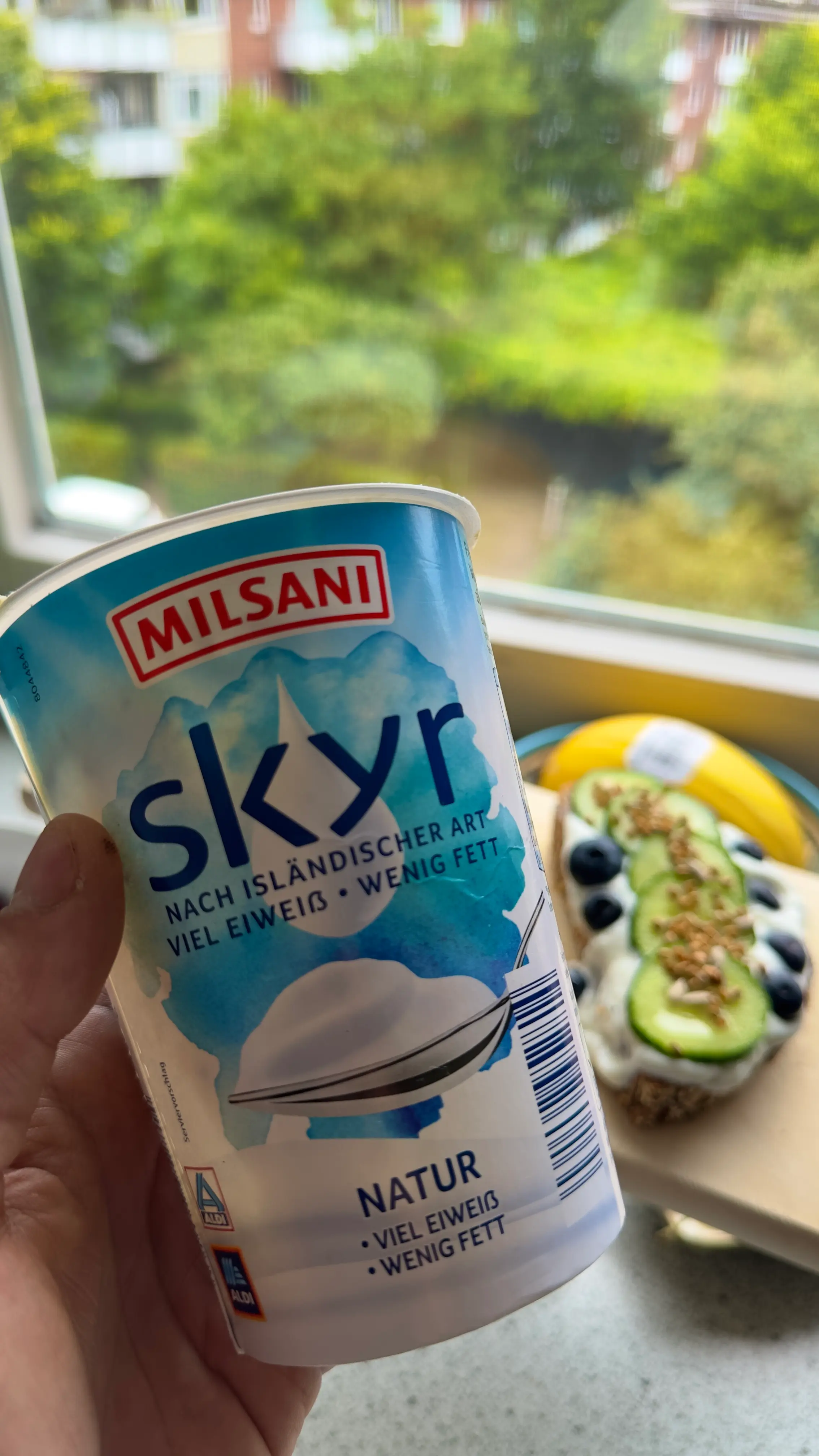 Discover recipes for healthy, quick and delicious breakfasts, packed with essential nutrients. Perfect for athletes and active people in Hamburg. Including Quark, Greek yogurt, feta cheese, skyr and more.
