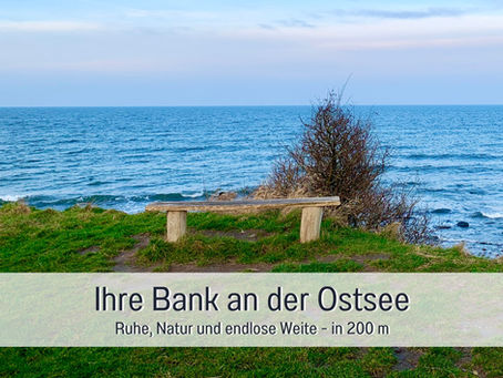 Sitzbank an der Ostseeküste bei Rehbergort Rügen mit Blick auf Meer und Bodden – Auszeit und Stille direkt vor der Haustür