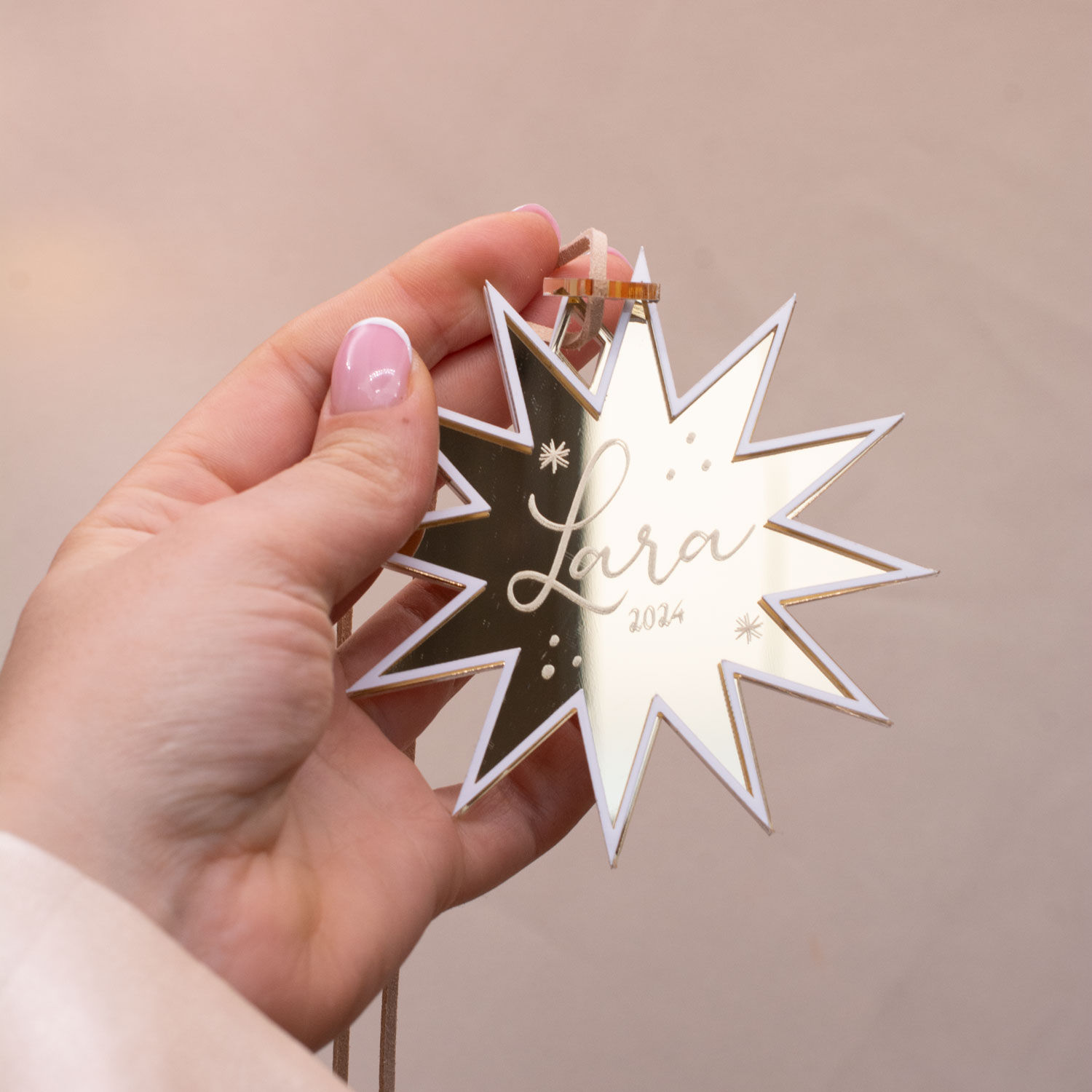 Personalisierter Weihnachtsstern gold mit Name – elegante Weihnachtsdeko, Tannenbaumschmuck  liebevolles Weihnachtsgeschenk