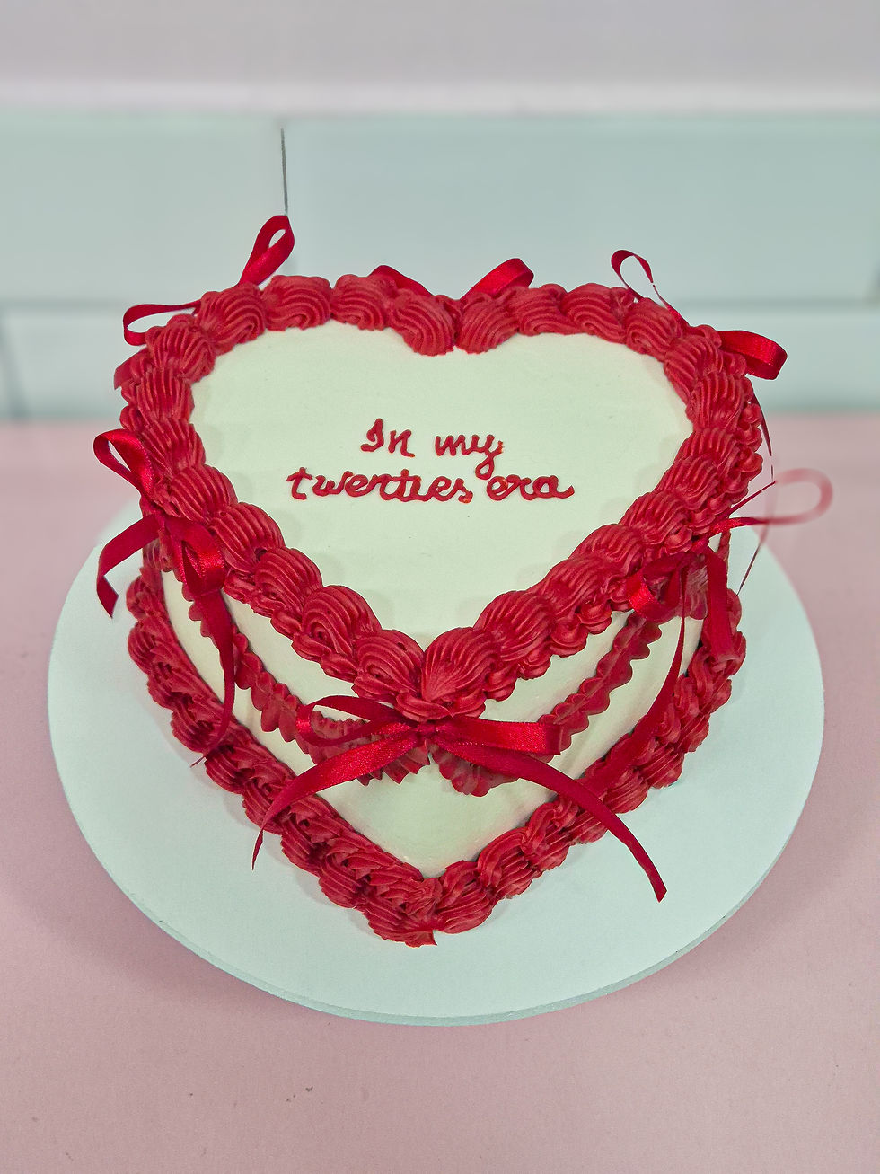 Vintage Cake em Formato de Coração com Laços