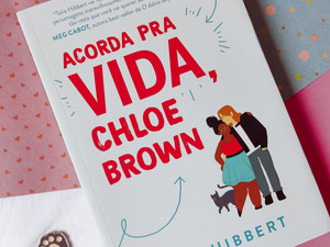"Acorda pra vida, Chloe Brown": um romance levemente hot com representatividade (Resenha)