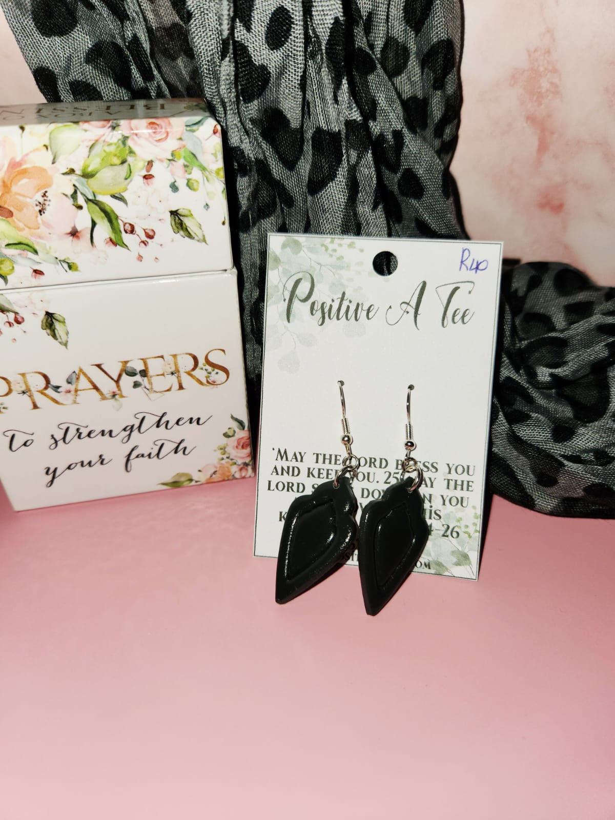 Polyclay Oorbelletjies Grey Fluers