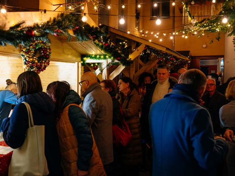 Weihnachtsmarkt in Berlin Schöneberg von der Weinlobbyist.