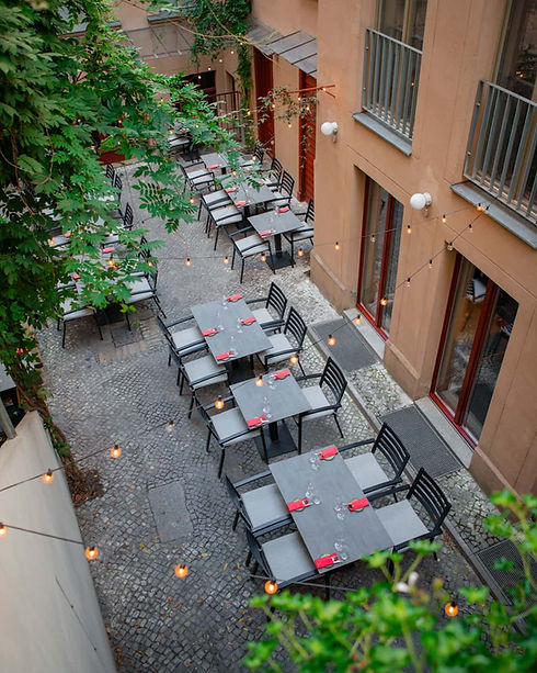 Der Weinlobbyist Restaurant in Berlin mit Innenhof.