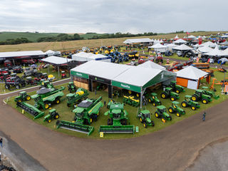 Napalha John Deere celebra sua trajetória no 30º Show Tecnológico Copercampos