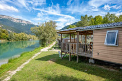 305-Camping-Drome-Lac-Bleu-Ciela-Loggia-Premium-33m2-Bord-de-Lac