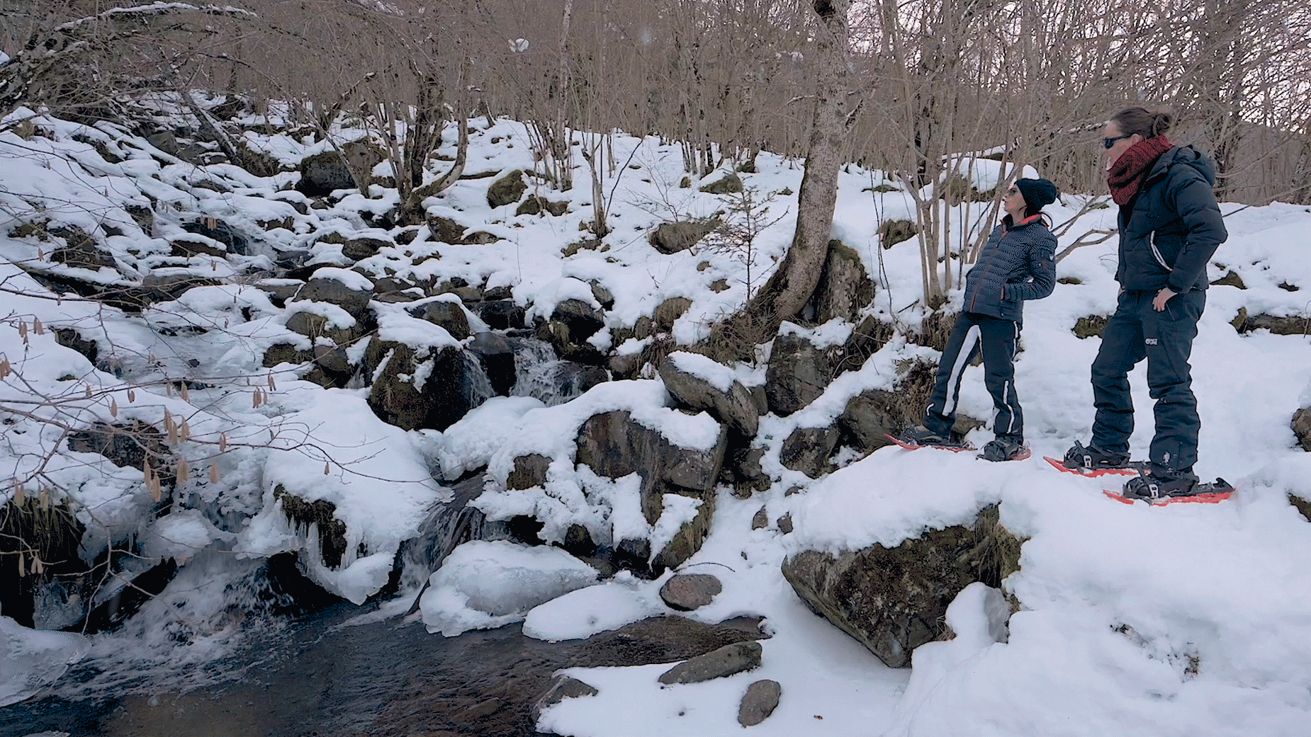 Cinemagraphes-cascade-personnages.gif