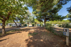 240-Camping-Occitanie-Beau-Rivage-Ciela-Village-Emplacement-Confort