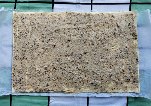puff pastry with date and walnut mix