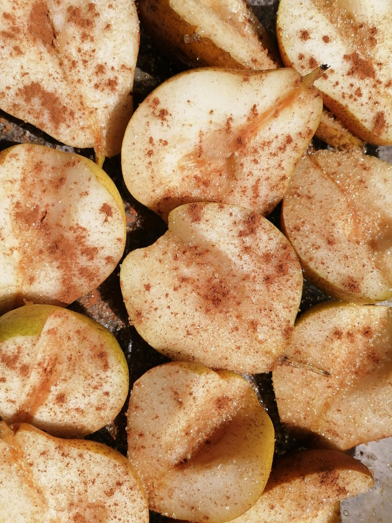 halved pears with cinnamon