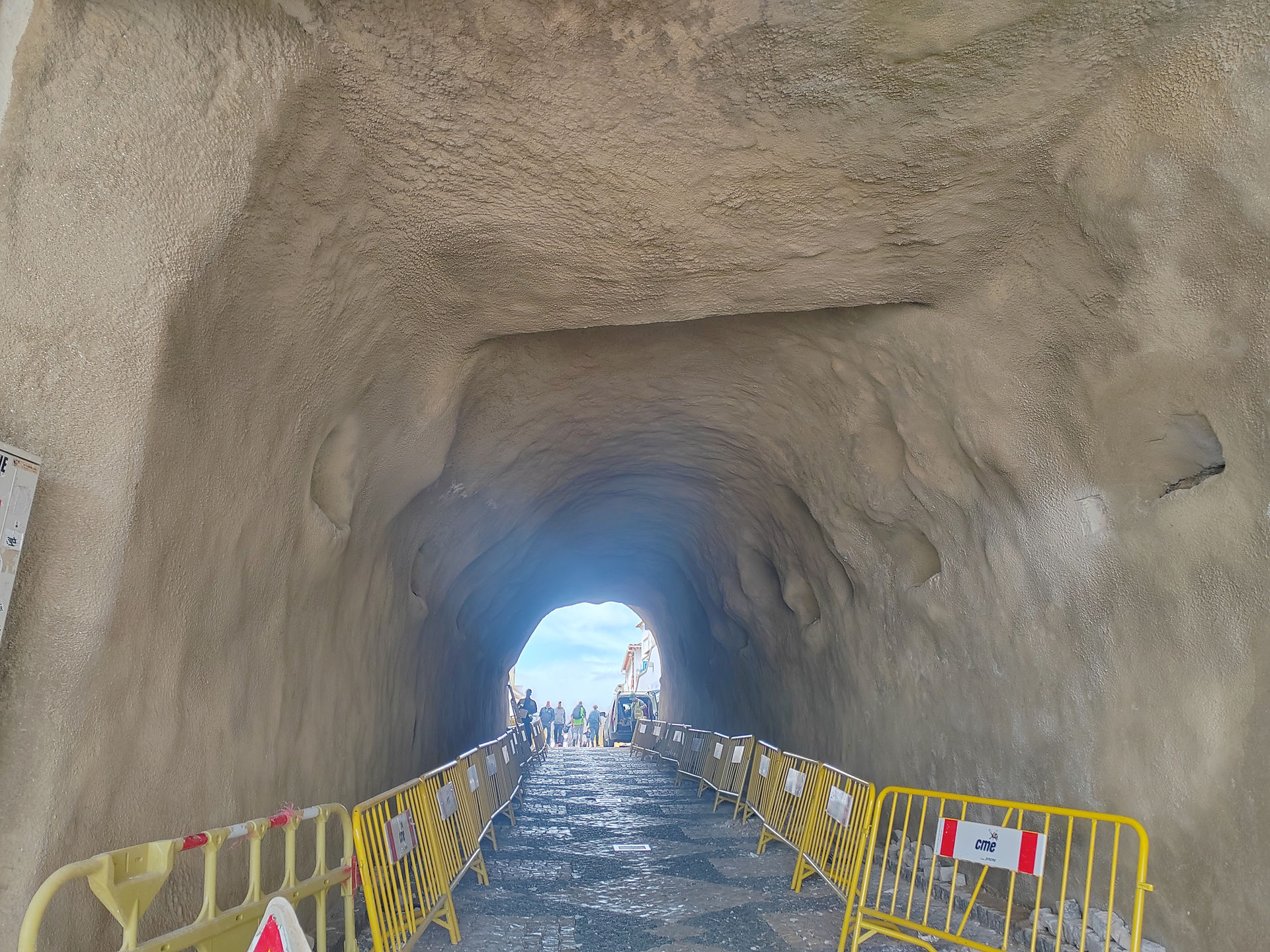 tunnel to Praia do Peneco