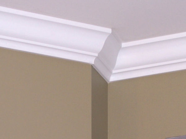 crown-moulding-in-bathroom