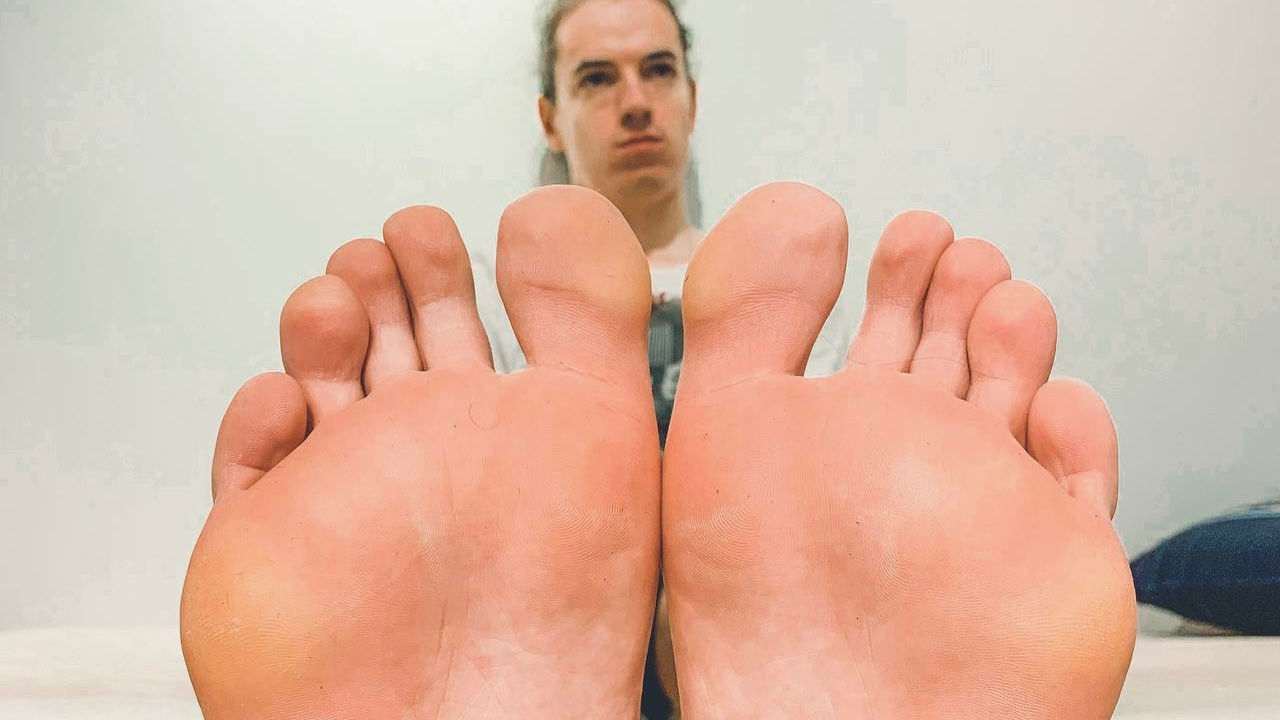 Derick • Size 10 Foot Session