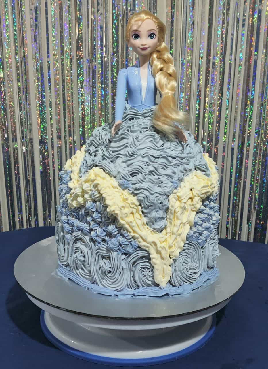 'Frozen Princess' Doll Cake