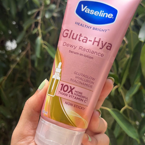 Detailed Review of Vaseline Gluta Hya Dewy Radiance Serum in Lotion. Buy or Pass? 