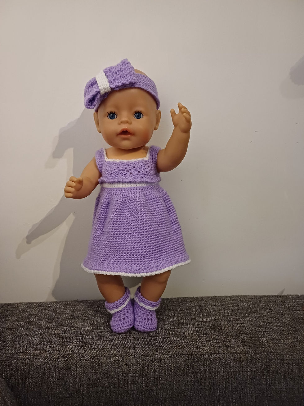 Nieuw kleedje voor baby born