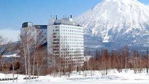 Luxurious Niseko hotels and chalets (¥40,000–¥100,000/night) in Hokkaido’s ski mecca, offering slope-side suites, private onsens, and Hokkaido seafood dining near Grand Hirafu and Mount Yotei. Close to Kutchan Station’s JR line, 2 hrs from Sapporo, these upscale stays with English-speaking staff are ideal for tourists skiing or exploring Moi Moi trails, blending Niseko’s snowy Japan travel magic.