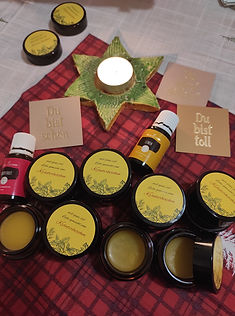 Lippenbalsam aus Olivenöl, Bienenwachs, Honig & ätherischem Öl (alles bio)