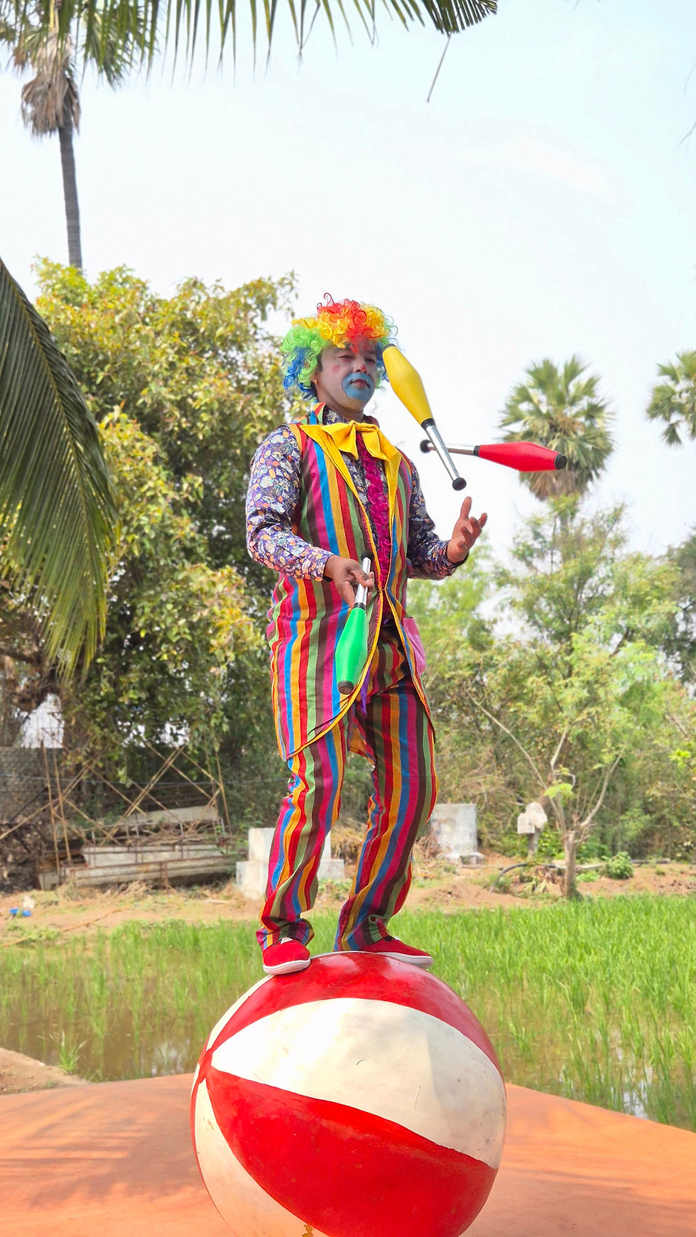 Thumbnail: Ball Juggling