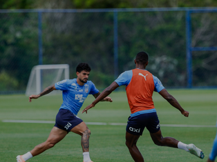 Elenco tricolor realizou a última sessão com bola do ano, focada em ajustes táticos e análise do próximo adversário.