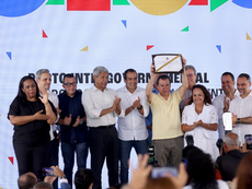 Estado e parceiros assinam pacto que prevê condições dignas de trabalho para cerca de 20 mil profissionais da cadeia produtiva da folia