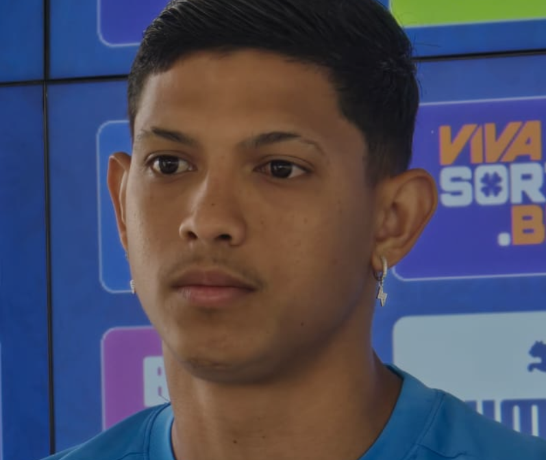 Atacante do Bahia volta após dois meses de recuperação, fala sobre a superação da lesão e mira vaga no time para o próximo domingo