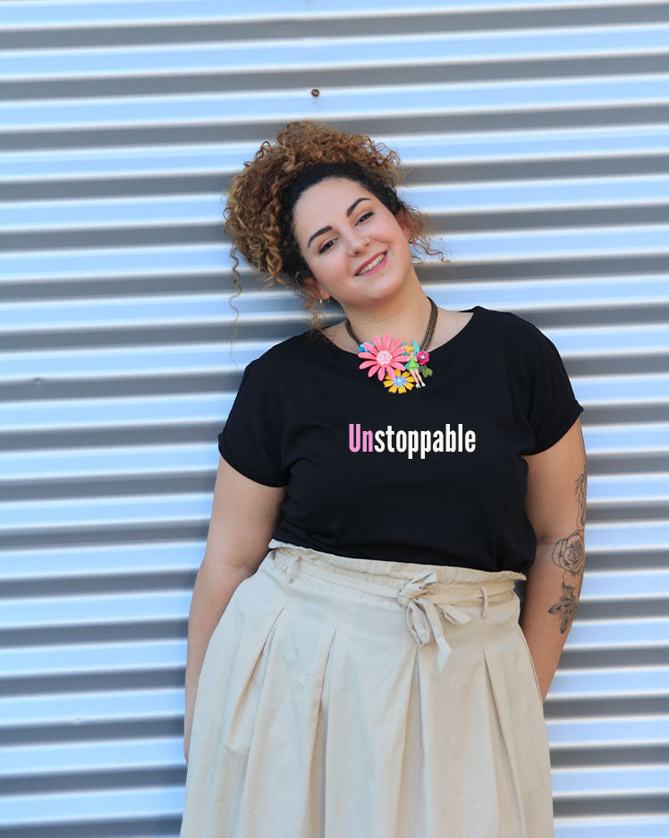 חולצה מעוצבת בהדפס Unstoppable