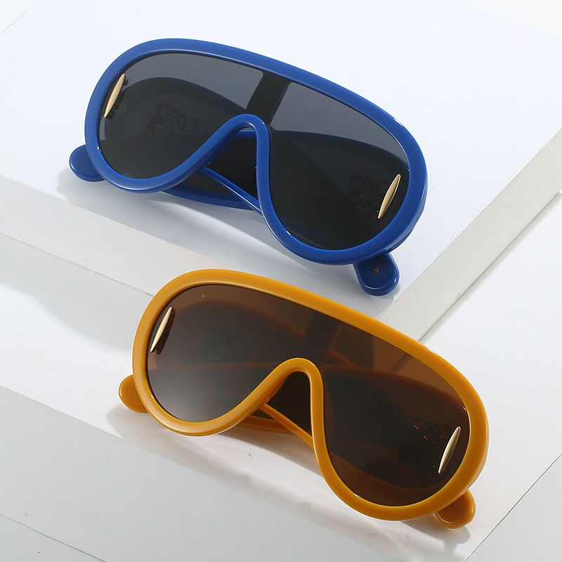 Thumbnail: Large frame sunglasses