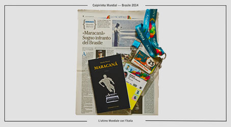 Il romanzo Maracanã e il badge stampa per il Mondiale 2014 adagiati sulla pagina di giornale che recensisce il libro